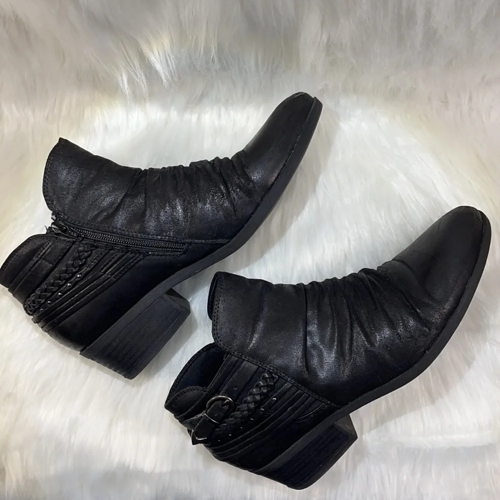 BareTraps Guenna Black Ankle Boots w/ Chain and Straps Detail - Picture 5 of 14